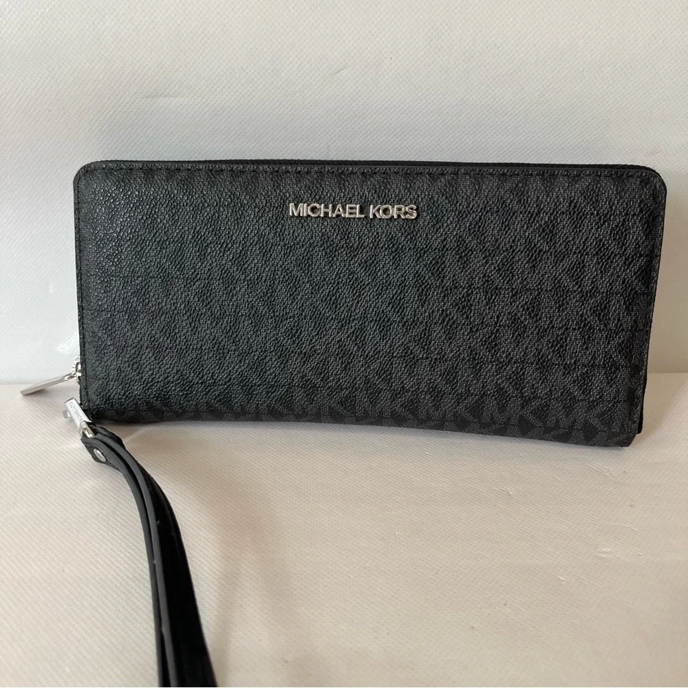 Michael Kors Jet Set Travel Wallet Wristlet